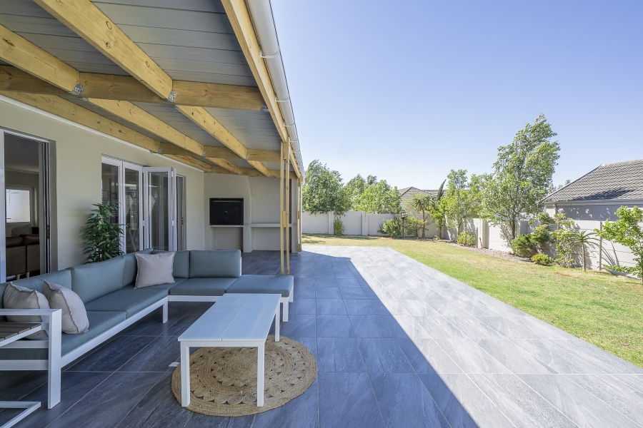 4 Bedroom Property for Sale in Pinehurst Western Cape